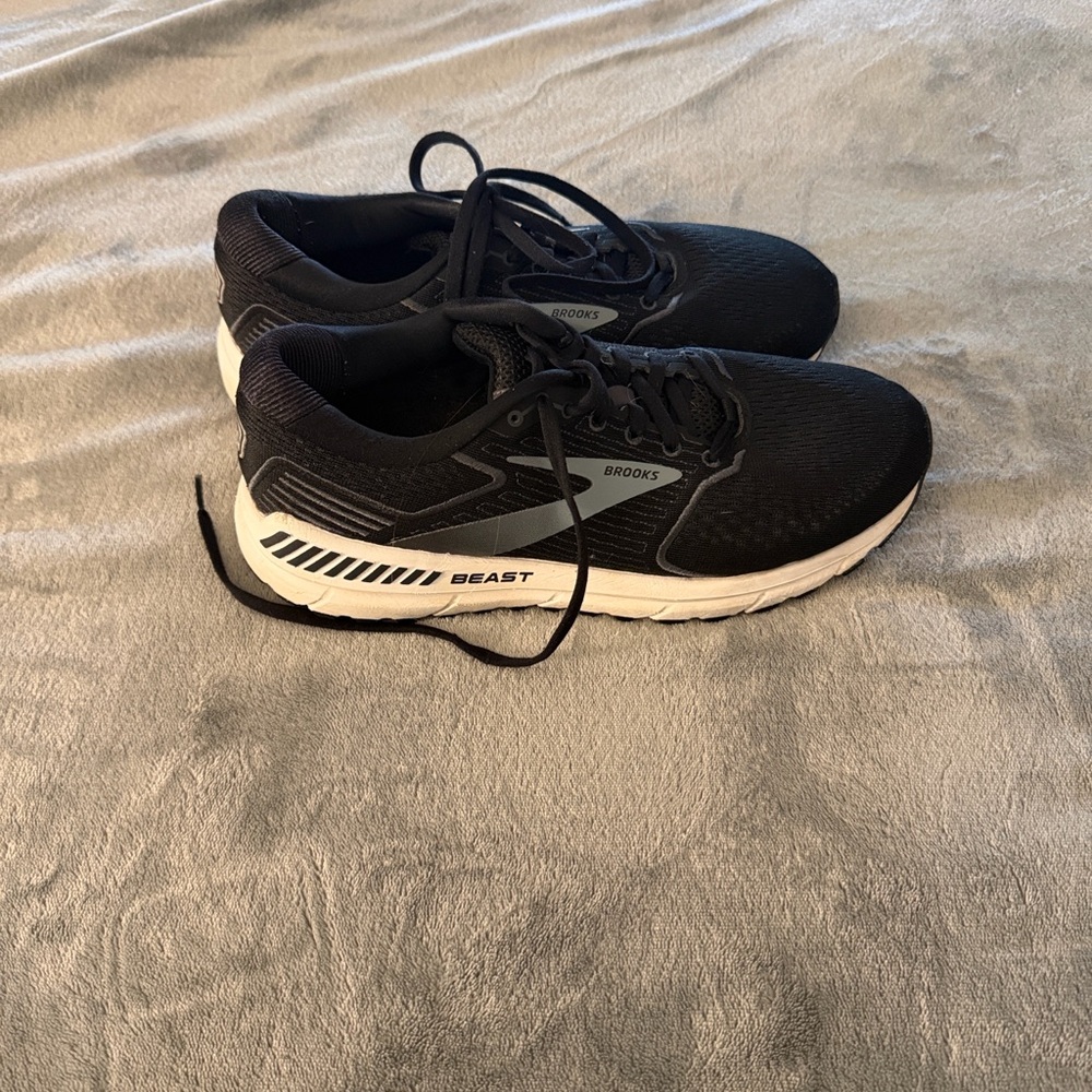 Brooks Beast 20 Men's Running Shoes - Black/White 9.5